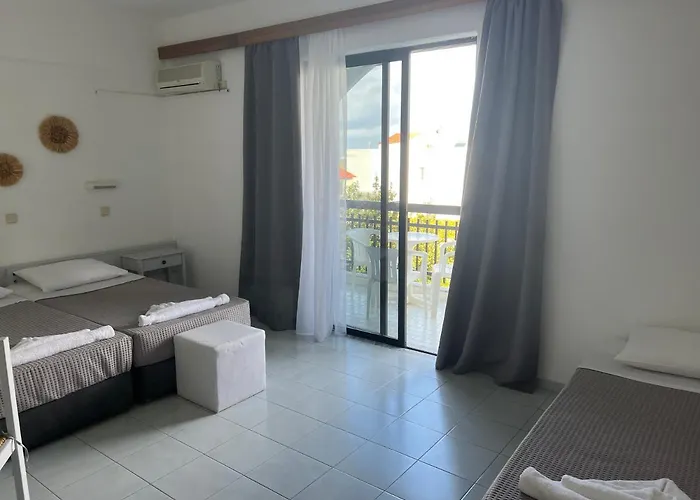 Smart Rhodes מלון